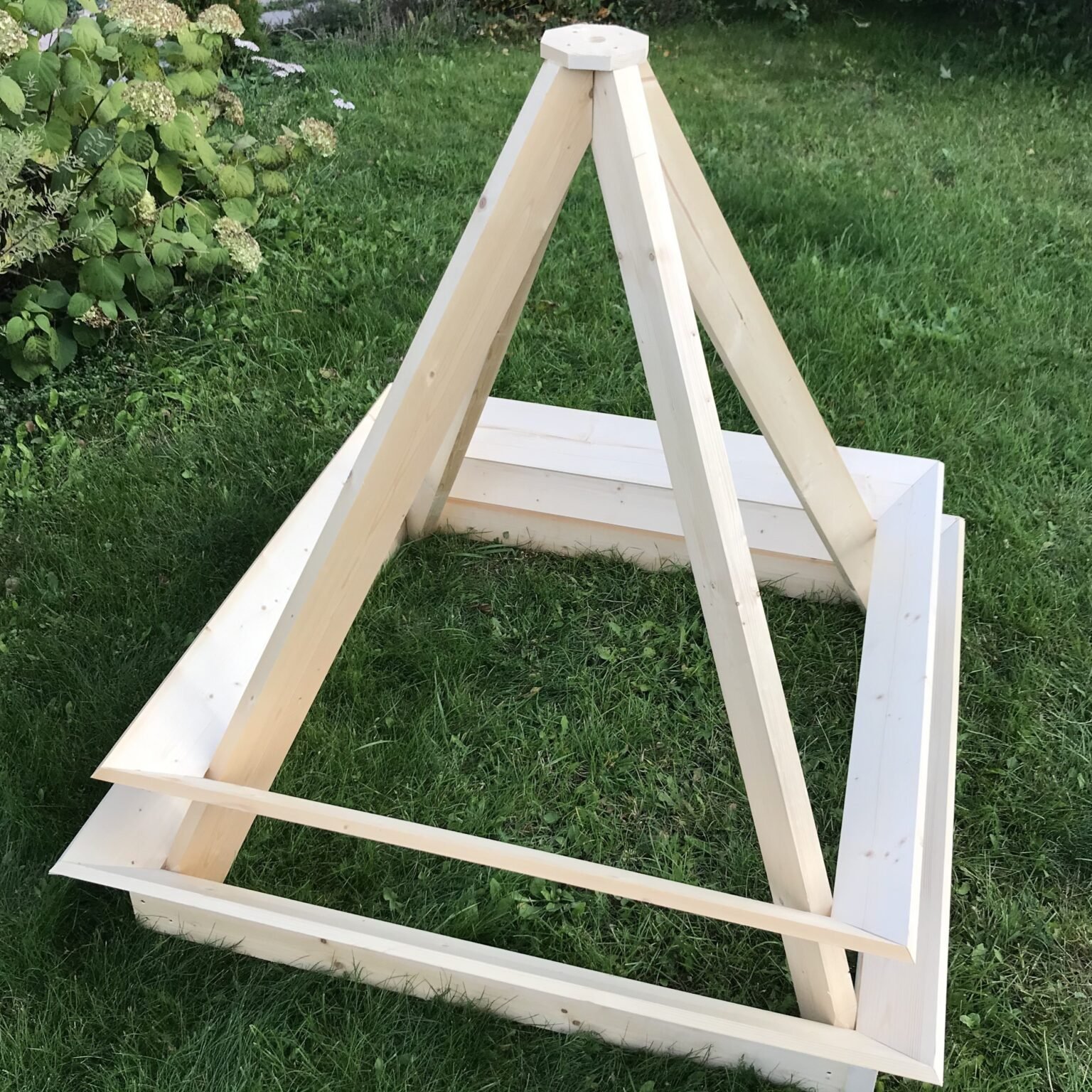 Garden Bed Pyramid (DIY Plan) – ReleZoo.com